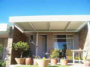 Adjustable Louvre roof for patio closed